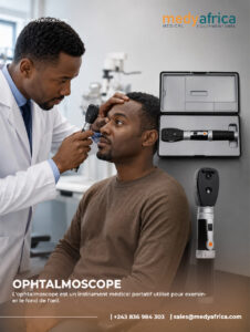 Ophtalmoscope utilisé par un médecin pour examiner l’œil d’un patient à Kinshasa.